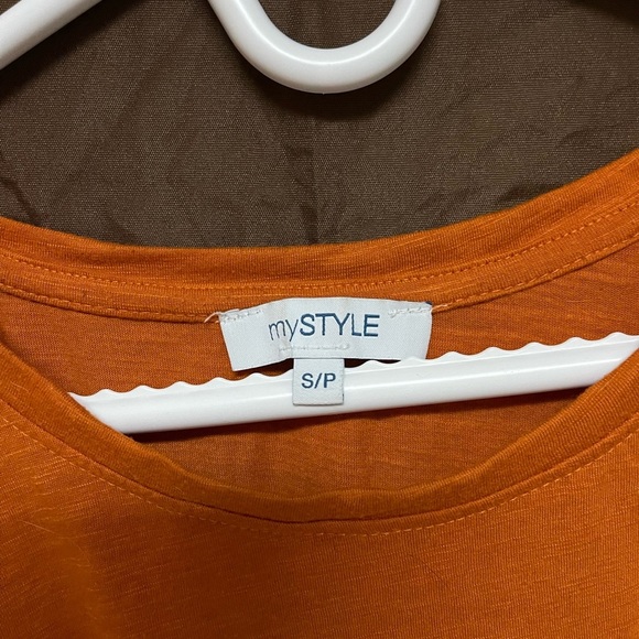 💄2 for 15$💄 Fall Orange Loose Fit Tee Shirt Women’s Size Small - Picture 4 of 4